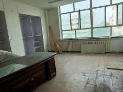 C11033位于昌吉市建设路临街商铺对外出租