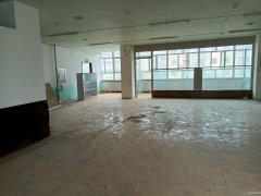 C11033位于昌吉市建设路临街商铺对外出租