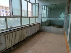 C11033位于昌吉市建设路临街商铺对外出租