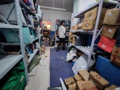 C11058蓝廷花苑45平中通快递转让