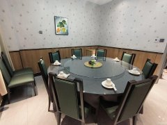 C11064万达商圈经营4年老店餐饮店转让