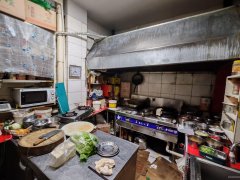 C11078碱泉街翠泉路75平餐厅转让