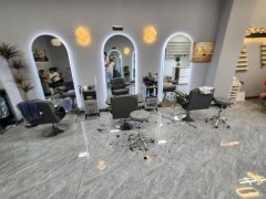 C11106美林花园80平美发美甲店转让