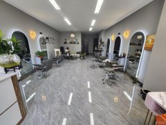 C11106美林花园80平美发美甲店转让