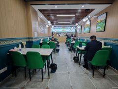 C11105粮校市场喀什路门口140平餐厅转让