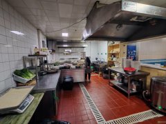 C11105粮校市场喀什路门口140平餐厅转让