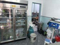 C11121位于昌吉市滨河北路绿洲新城附近临街快餐店转让