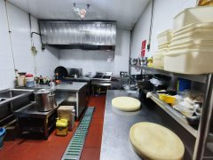 C11130地王鞋城美食广场4楼餐饮档口转让