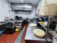 C11130地王鞋城美食广场4楼餐饮档口转让