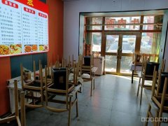 C11156位于昌吉市青年南路园丰农贸附近临街餐饮店转让