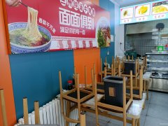 C11156位于昌吉市青年南路园丰农贸附近临街餐饮店转让