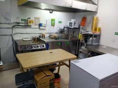 C11160位于昌吉市建国路友好商场负一楼快餐店转让