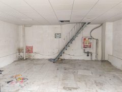 C11168位于昌吉市丁香园正门临街商铺出租