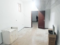 C11161昌吉市友好后面荷香雅苑小区门口商铺出租