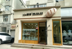 C11184位于昌吉延安路清华书苑斜对面蛋糕店转让