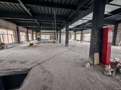 C11186米东南路轻校对面1000平旺铺转让