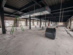 C11186米东南路轻校对面1000平旺铺转让