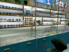 C11209位于昌吉市青年路桃园小区附近临街眼镜