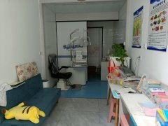 C11209位于昌吉市青年路桃园小区附近临街眼镜