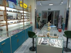 C11209位于昌吉市青年路桃园小区附近临街眼镜