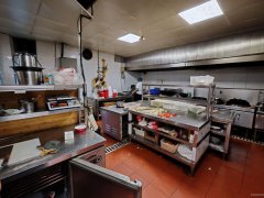 C11214鲤鱼山路金石榴500平餐厅转让