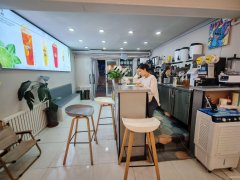 C11244呼图壁县亚特商圈38平饮品店转让