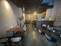 C11271位于乌市蓝调一品小区小酒馆转让