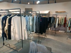 C11293位于五家渠市天山南路步行街内经营中服装店转让