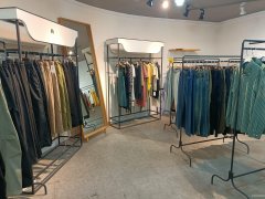 C11293位于五家渠市天山南路步行街内经营中服装店转让