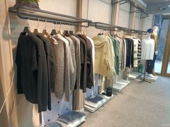 C11293位于五家渠市天山南路步行街内经营中服装店转让