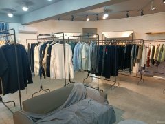 C11293位于五家渠市天山南路步行街内经营中服装店转让