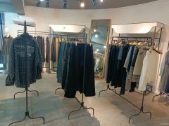 C11293位于五家渠市天山南路步行街内经营中服装店转让