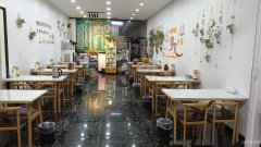 C11373地王发现广场4楼餐饮广场电梯口营业中拌面馆转让