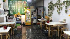 C11373地王发现广场4楼餐饮广场电梯口营业中拌面馆转让