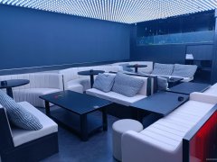 C11402位于乌市中山路步行街内经营中酒吧转让