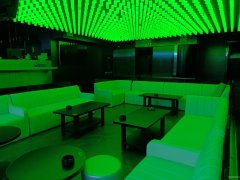 C11402位于乌市中山路步行街内经营中酒吧转让