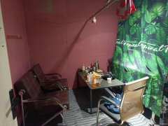 C11403位于乌市中山路步行街内二层商铺出租