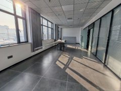 C11415阜康市迎宾路康宁西苑小区400平写字楼出租