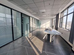 C11415阜康市迎宾路康宁西苑小区400平写字楼出租