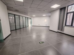 C11415阜康市迎宾路康宁西苑小区400平写字楼出租