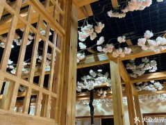 C11433位于五家渠水岸香居小区门口临街餐饮店低价急转