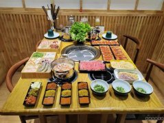 C11433位于五家渠水岸香居小区门口临街餐饮店低价急转