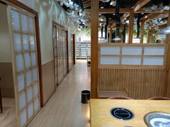 C11433位于五家渠水岸香居小区门口临街餐饮店低价急转