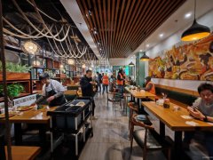 C11444高铁北广场负一楼242平餐厅转让