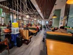 C11444高铁北广场负一楼242平餐厅转让