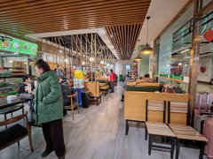 C11444高铁北广场负一楼242平餐厅转让