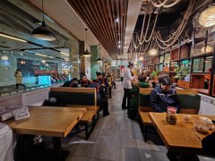 C11444高铁北广场负一楼242平餐厅转让