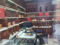 C11454位于乌市红山市场门口商铺转让