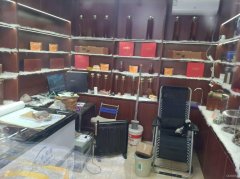 C11454位于乌市红山市场门口商铺转让