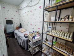 C11486恒顺街自带流量美发店内10平美甲摊位转让